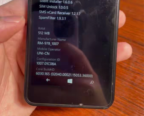 诺基亚Lumia630手机收藏机 屏幕右下...