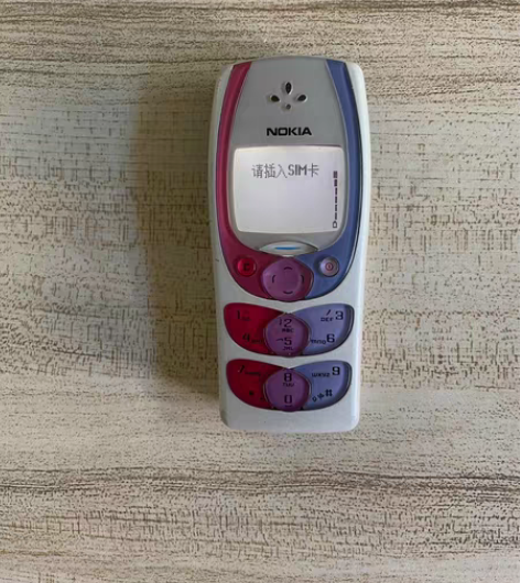 诺基亚2300蝴蝶手机，成色如图，保养还可...
