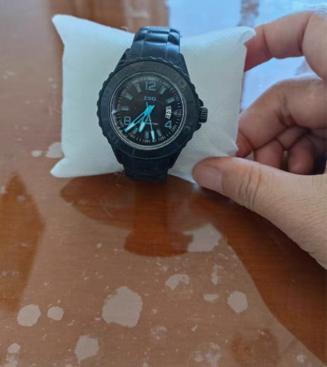 包邮防水电子手表8成新，正常使用没有任何问...