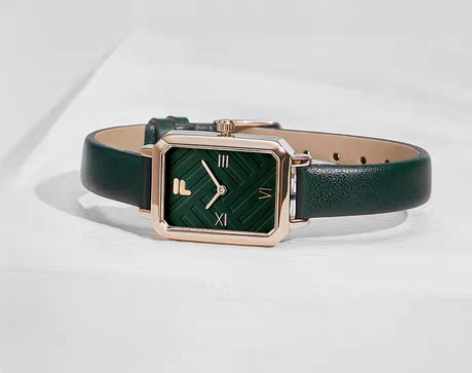 转卖Fila斐乐手表女款复古简约时尚小方盘...