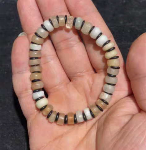 包邮石器时代研磨孔玛瑙水晶剁珠手串 尺寸：...