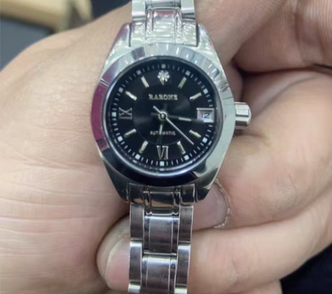 雷诺 机械女表 直径23左右 原价2600...