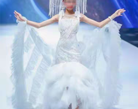 转卖出租女童新国潮模特走秀白色巴黎圆舞曲仙...