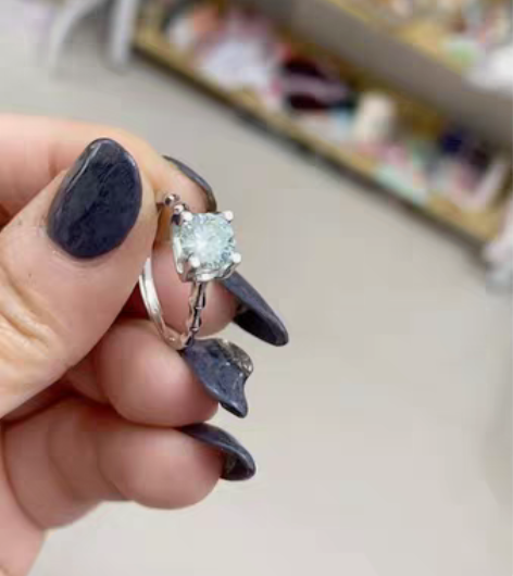 包邮美国进口莫桑石蓝钻戒指通体纯银竹节造型...