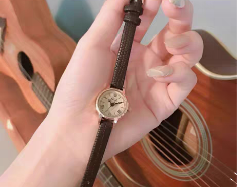 包邮女士手表小巧轻奢小众小表盘文艺ins风...