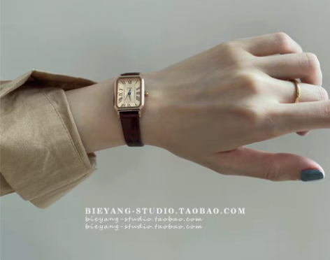 转卖别样A15简约时尚潮流罗马数字皮带女士...