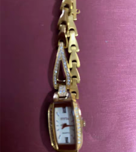 包邮9.9新飞亚达玫瑰金带钻女表，原价16...