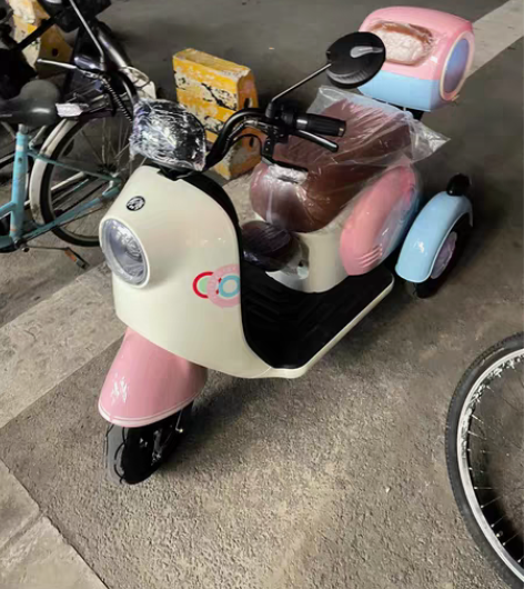 很可爱的迷你型三轮电动车 刚买一周 很新很...