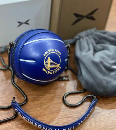 小鹏篮球包,参与活动获得,因不喜蓝色,低价...