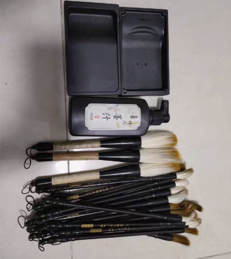 六品堂毛笔，4元一支 弘梅砚台18元一个 ...