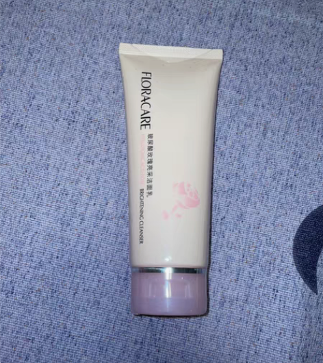 百花萃玻尿酸洁面乳，全新 感兴趣的话点“我...