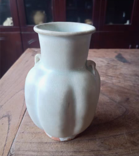 宋代湖田影青爪棱双耳瓶,明澈温润,青素淡雅...