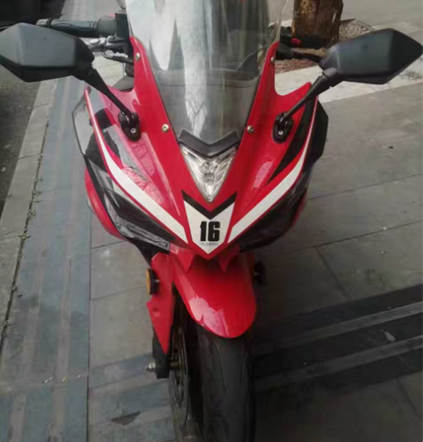 出售一台400机车。因换车处理了，外壳有檫...