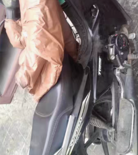 便宜卖了，手续齐全，必须过户，保险6月到期...