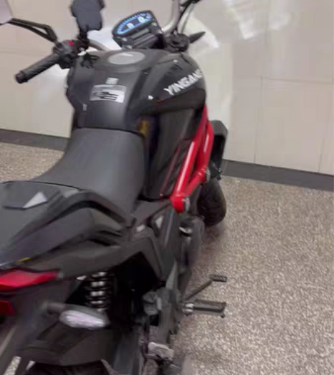 银钢摩托车小怪兽街车150CC，燃油摩托二...