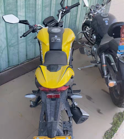 银钢小怪兽 21年尾买，平时没怎么开。吃灰...