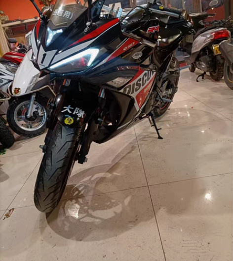 双杠250，黄金排量，个人车，图片是在朋友...