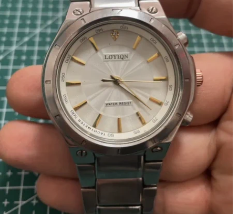 包邮男士石英手表，分量很重，手感很好，时间...