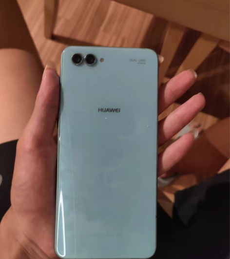 nova2s 6+64 可以用 屏幕不是原...