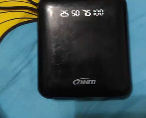 两万毫安，小充电宝，自带四根线，有些许使用...