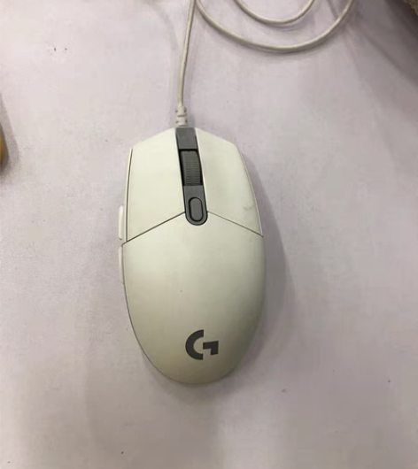 罗技G102白色，九成新 感兴趣的话点“我...