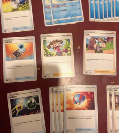 每一张牌价格不一样，标价是1张呱呱泡蛙的价...