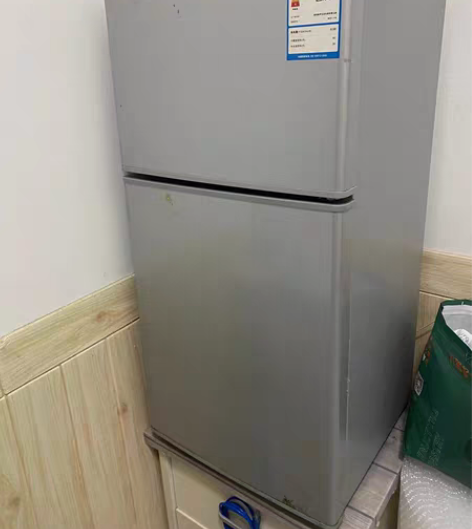 小冰箱搬家出 仅限自提 地点：滨江区倾城之恋明显使用痕...