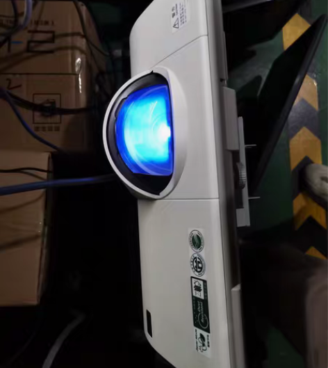 包邮出售电子白板投影仪,日立的。完好,都可...