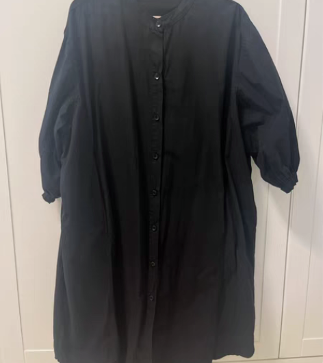 专柜549购入黑色风衣 九分泡泡袖  减龄...