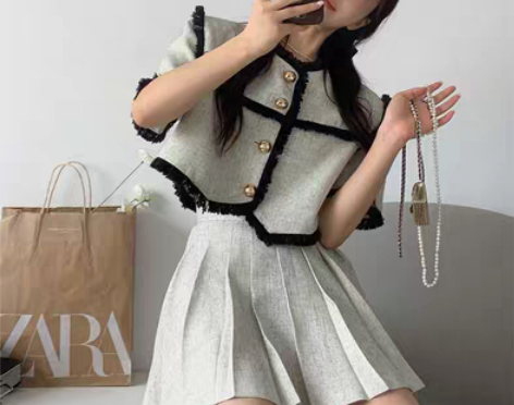 转卖小香风短裙两件套女装  全新 因为尺寸...