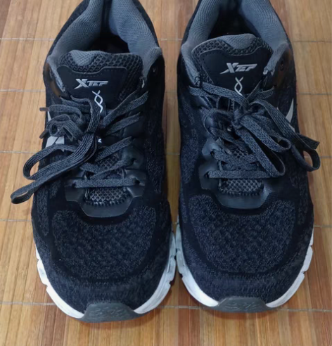 包邮闲置特步品牌运动鞋一双，有喜欢看上的就...