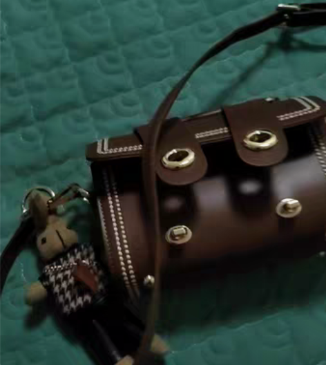 转卖Viney包包新款2021斜挎包轻奢迷...