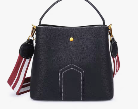 转卖【狂欢价】稻草人女包新款水桶包单肩包女...