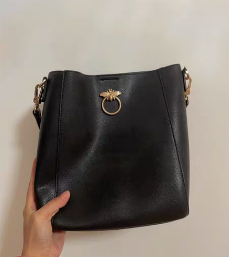 包邮【欧时纳水桶包】刚工作的时候买的，用了...