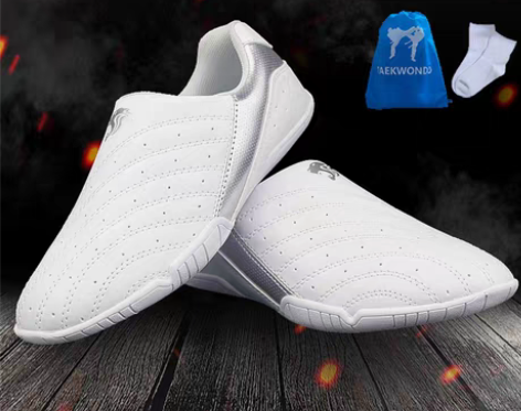 转卖武圣 跆拳道鞋，穿过一次 感兴趣的话点...