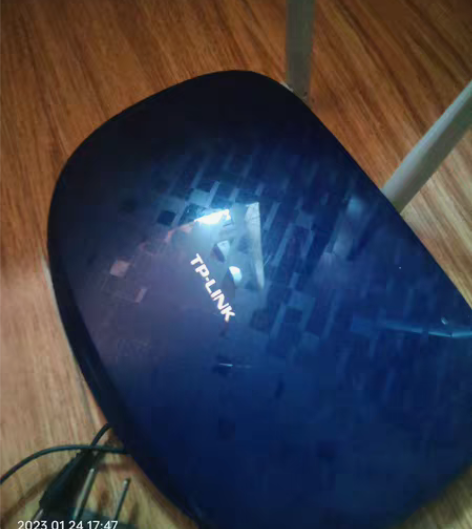 Tp link路由器两个，还有个浅蓝色的没...