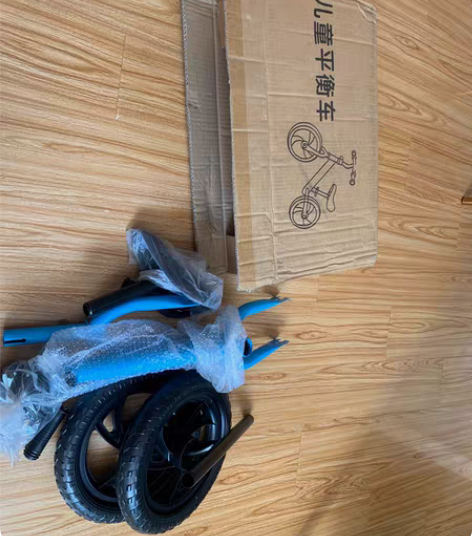 儿童平衡车,全新未组装未使用。50含泪甩卖...