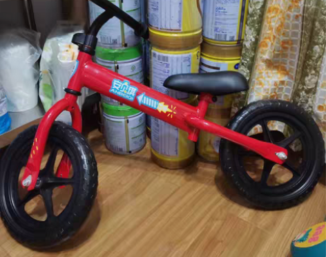 儿童平衡车，适合三岁以上，发泡轮，全新未骑...