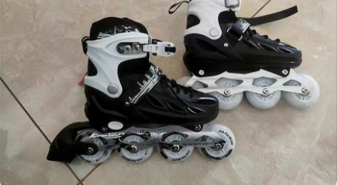 包邮仓库疫情面临倒闭,清仓一批溜冰鞋,成本...