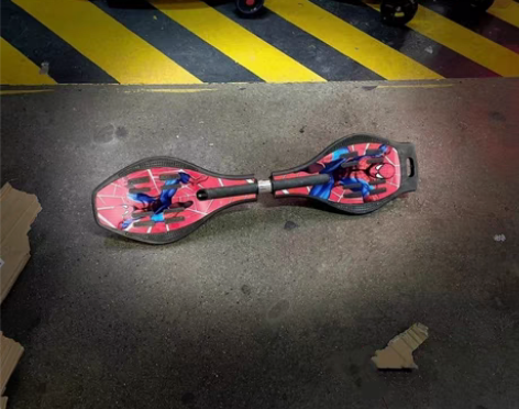 包邮(低价捡漏)滑板儿童滑板车成人闪光双轮...