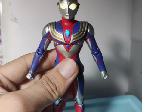 包邮万代 SHF 真骨雕 迪迦 加 TIG...