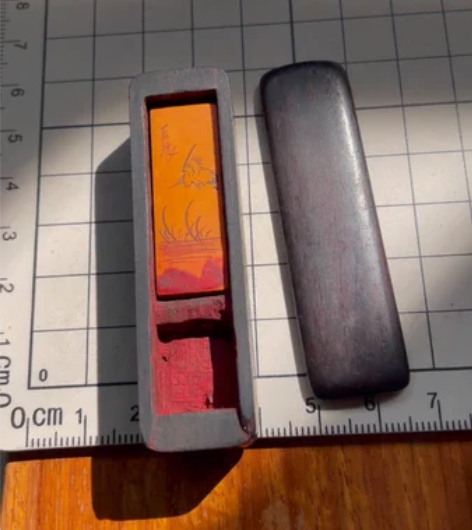 老红木印盒，赛璐璐印一套 感兴趣的话点“我...