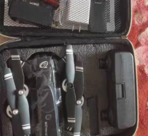 出手一个无人机,,买来288不带避障的,我...