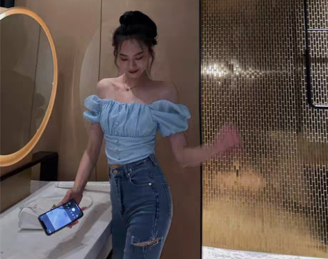 转卖IN MIMIFACE白色衬衫设计感小...