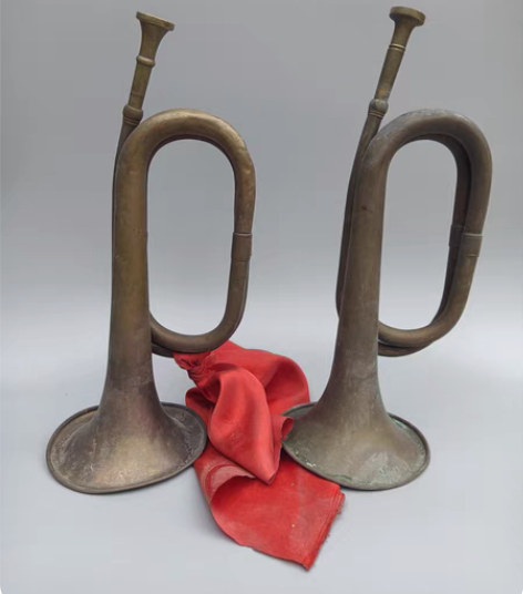 老军号两把 广州管乐器厂字样 一把260元...