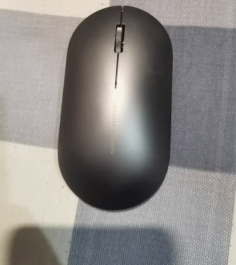 转卖出自用小米无线蓝牙鼠标，买来没用过几天...