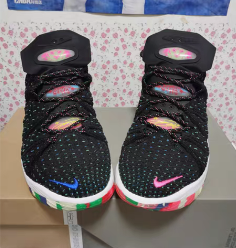 正品Nike LeBron詹姆斯18男子篮...