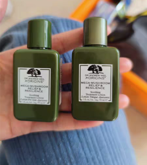 包邮悦木之源菌菇水30毫升小样，一瓶是在天...