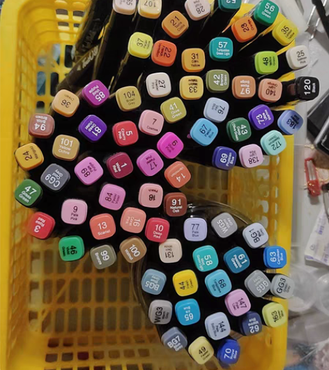 包邮双头马克笔80根，其中有几根用了一两次...