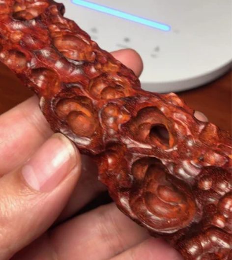 包邮印度小叶紫檀手工太湖石笔搁,做工精细漂...